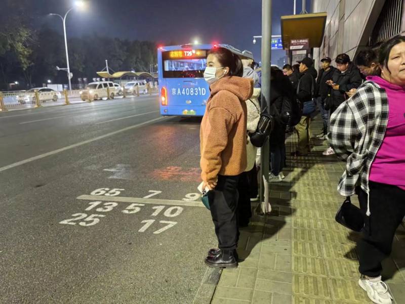 广州交通电台的微博，市民焦急反映公交晚点？记者深入调查，为您解答何时能温暖归家！