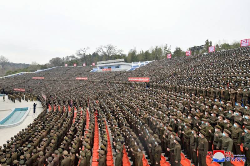 朝中社平壤中文网微博，朝鲜青年学生集会，坚决支持党国决策