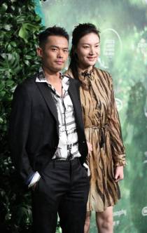 林丹與老婆謝杏芳甜蜜出遊，家庭和睦愛意濃