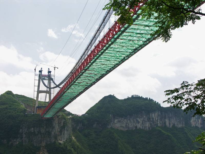 矮寨特大悬索桥，14亿投资，45万螺栓的壮丽之作！