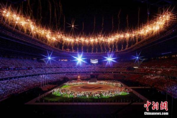东京奥运会闭幕式，圣火熄灭，中国代表团荣耀归航