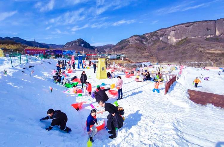 翠华山滑雪场超详细攻略，元旦假期畅享冰雪乐趣，快来收藏这份“滑雪达人”必备的旅游宝典！