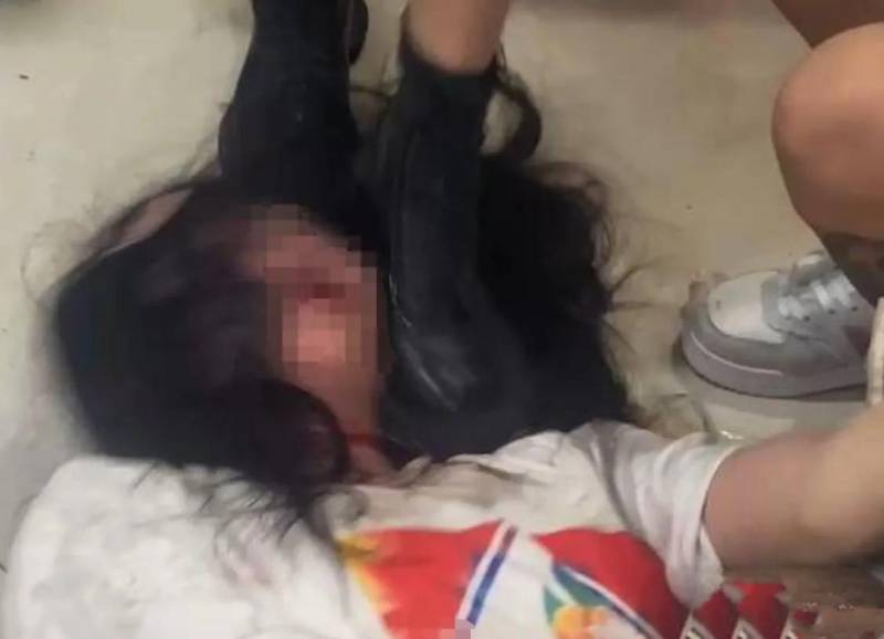 学校暴力频发，湖南长沙一15岁少女遭同学霸凌致割腕割喉，引发社会关注，家长呼吁加强校园安全