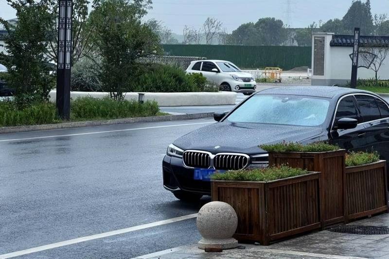 梅里古都，探寻历史痕迹，不惧风雨追寻文化瑰宝