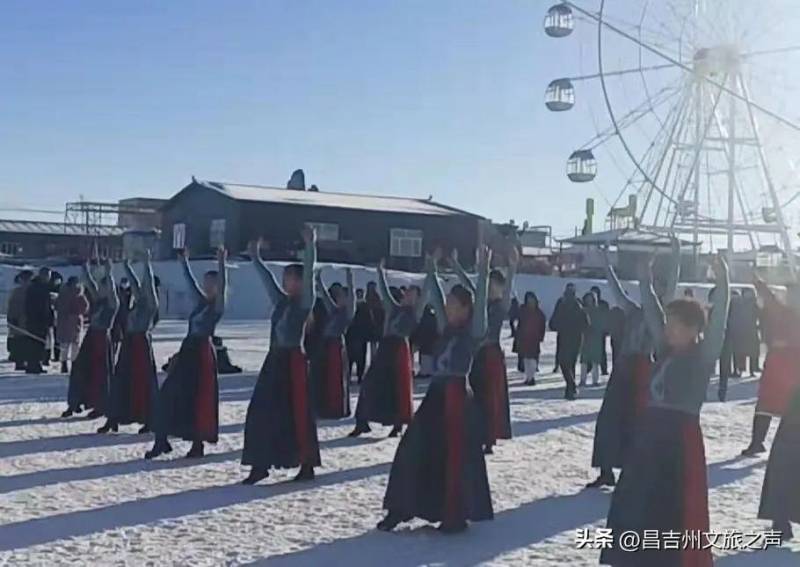 鳳凰歡樂穀滑雪場開板迎客，鼕日暢滑，樂享冰雪盛宴