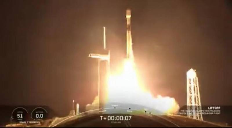 SpaceX十四手火箭一箭升空，部署23颗星链卫星创新高