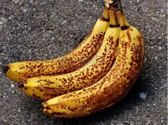 香蕉别再扒开直接吃了，烂香蕉的妙用你了解吗？