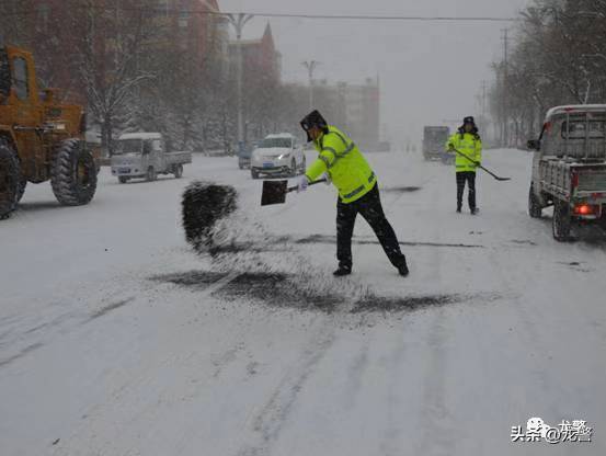 七台河交警在線，雪中守護，確保惡劣天氣交通安全