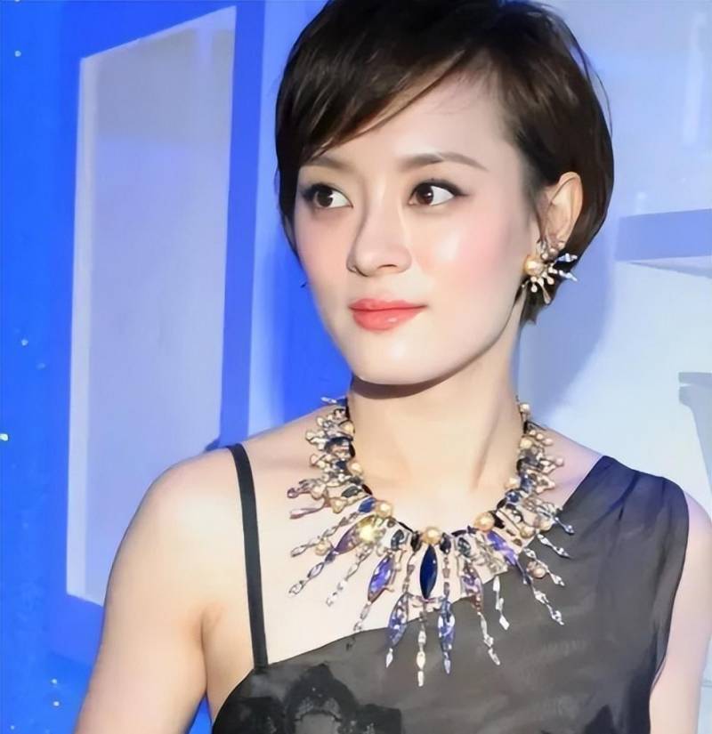 《2024芭莎慈善夜》邓超孙俪一脸夫妻相，孙俪42岁风华再现，邓超幸福感满溢