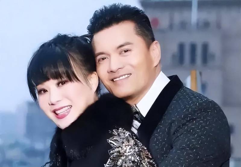 吕良伟三婚老婆杨小娟首曝光，47岁生子，婚姻幸福美满