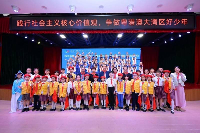 周洪宇亲临龙华中心小学 推广生活实践教育理念