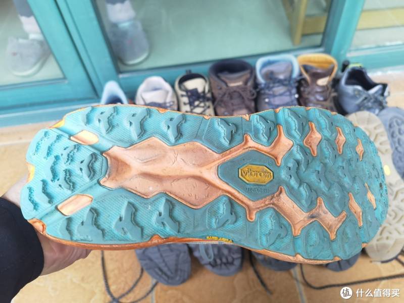 关于HOKA，户外跑鞋挑选与LOWA等品牌经验分享