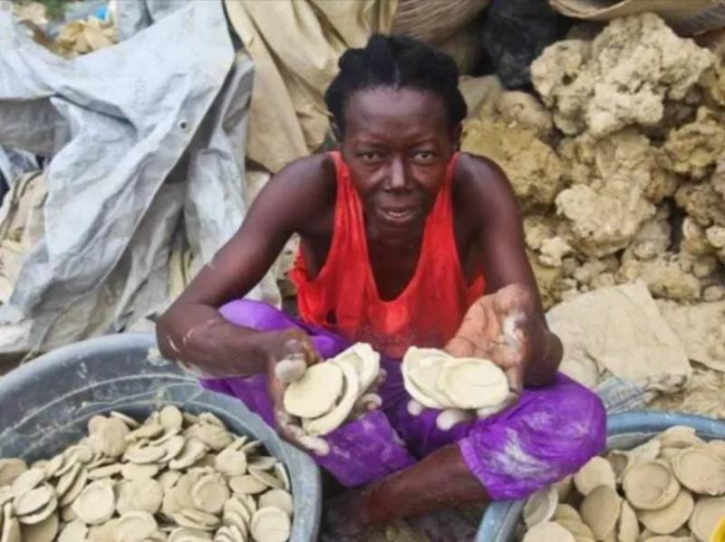 海地人的生活到底有多悲惨，贫困至极，中国代表感叹，土为食的艰难岁月