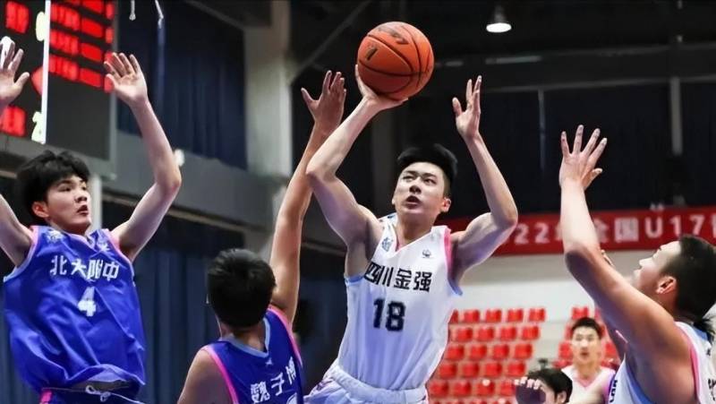 杨溢个人集锦，U18青年才俊，未来篮球之星展望