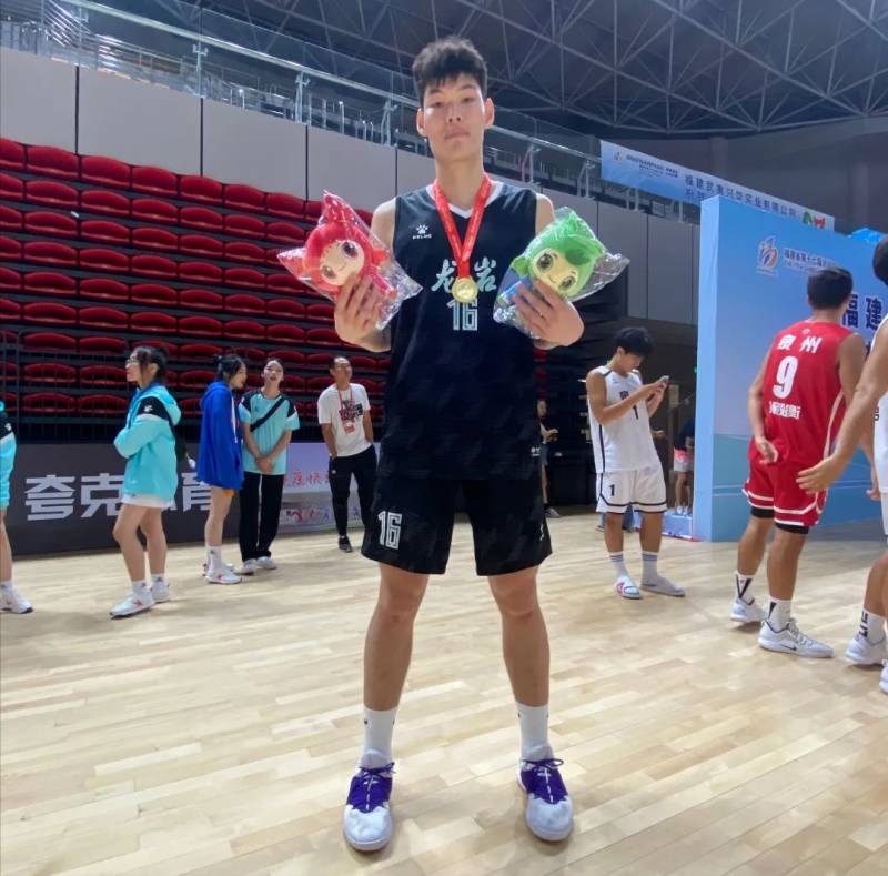 杨溢个人集锦，U18青年才俊，未来篮球之星展望