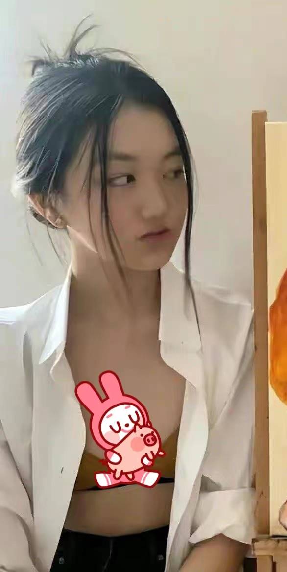 李嫣油画献王菲，母女情深共绘温馨时刻