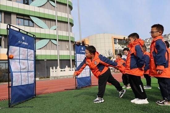 义务教育阶段学校全面推行 每日一节体育课新时代教育改革