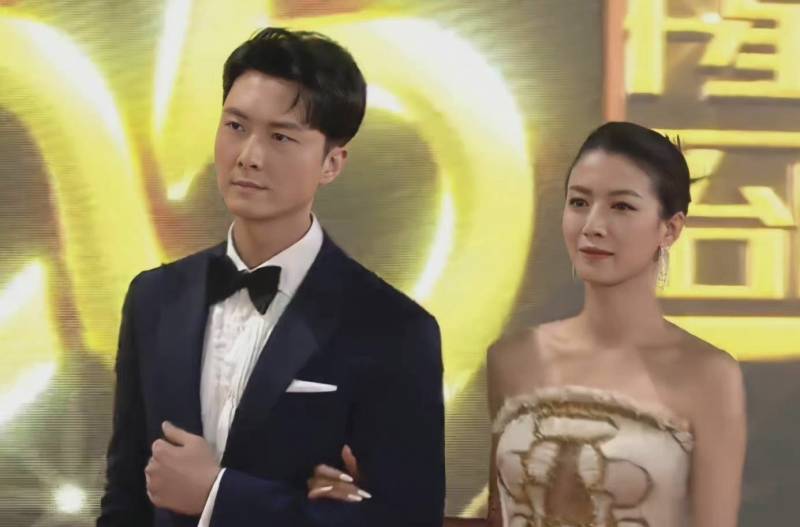 TVB45周年台慶，夫妻档疑雲重重同框無言。