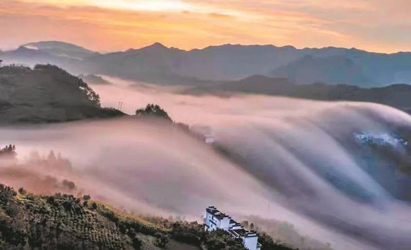 景观中国网微博，首批15个天气气候景观地公布，蓝眼泪、星空等尽在其中。