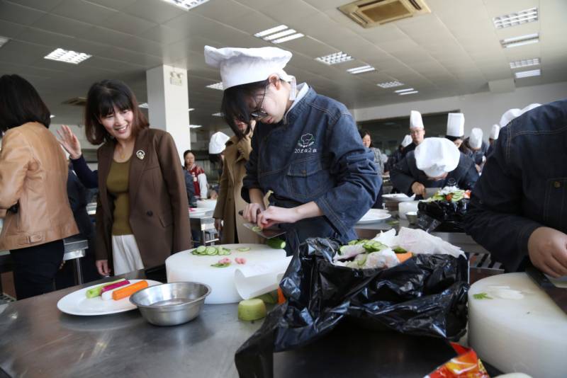 无锡旅游商贸高等职业技术学校微博，市属校近百名代表共赴开放日体验之旅 