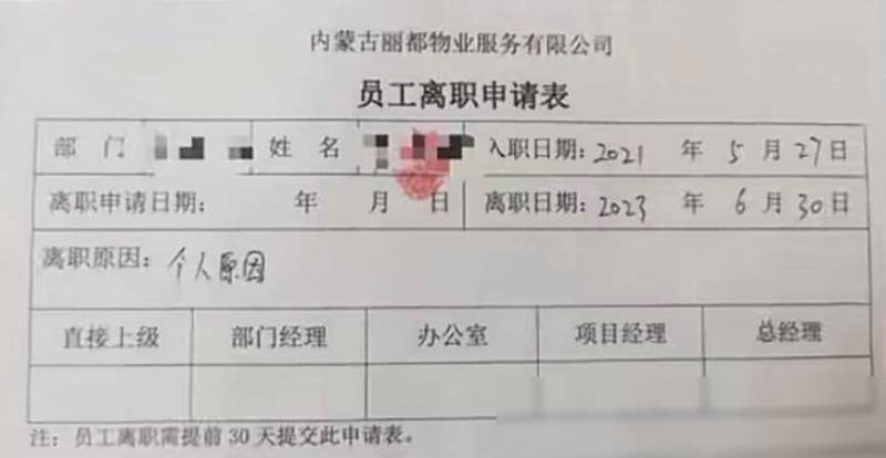 护士在医院被打，40名同事集体声援，医院回应狠打行为