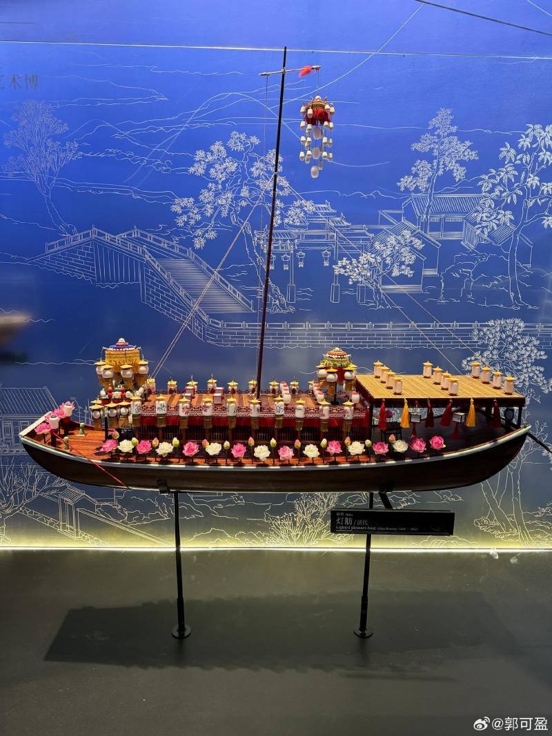 郭可莹的微博，扬州游，中国大运河博物馆留影，重现《恨锁金瓶》古典美