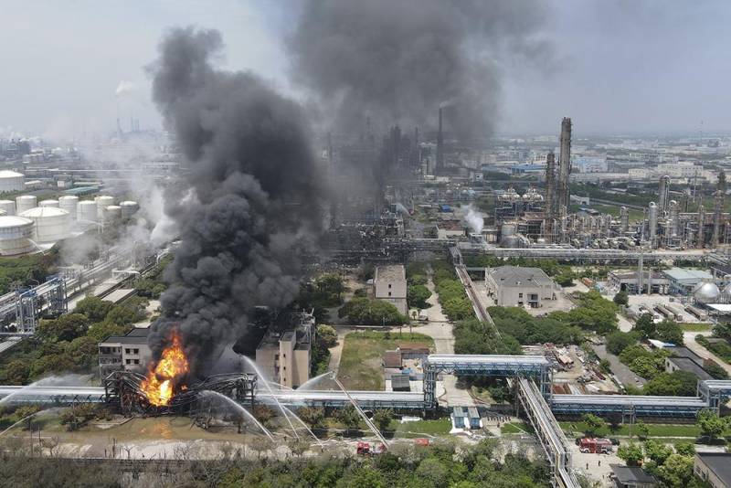 中國石化上海石化股份公司，化工部火情，一人遇難，火勢已控