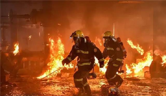 天津消防的微博，唯一的幸存者，消防員的真實心聲