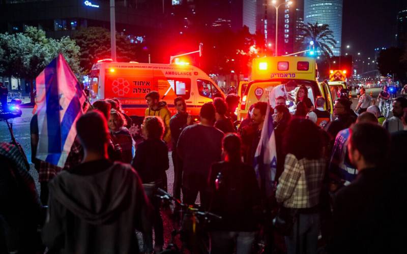 以色列再爆发大规模抗议集会，汽车冲撞致5人受伤