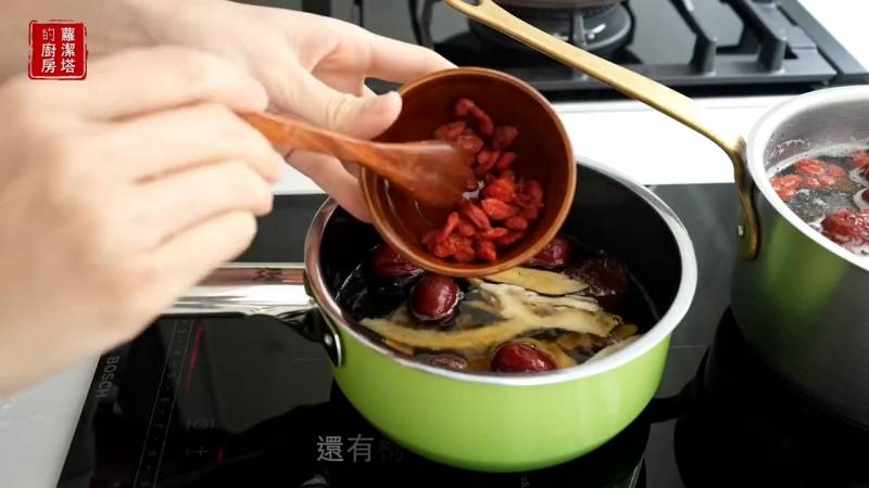 【塔塔厨房】教你简单高丽菜炒鸡肉，家常做法轻松学！