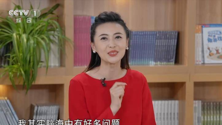 【李七月Plus微博】央视女神的蜕变，边缘亦耀眼！