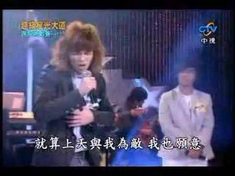 萧敬腾深情演唱《会痛的石头》不愧是踢馆，稳中求胜守住美好