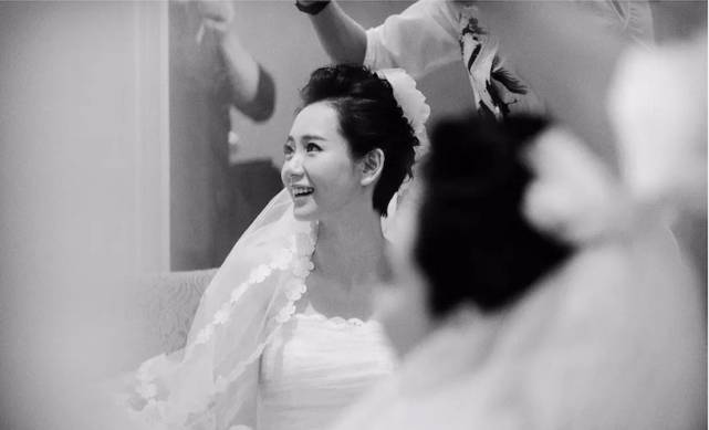 戚薇李承铉婚礼照片曝光，七年跨国爱情长跑甜蜜如初