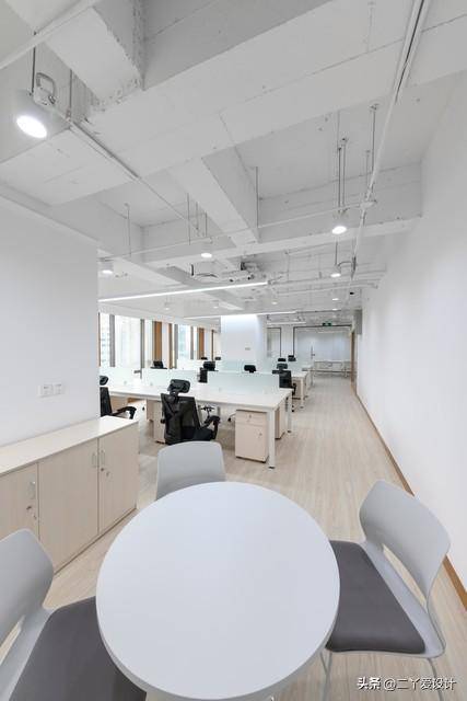 小面积办公室设计干货分享，精致空间布局与装修技巧