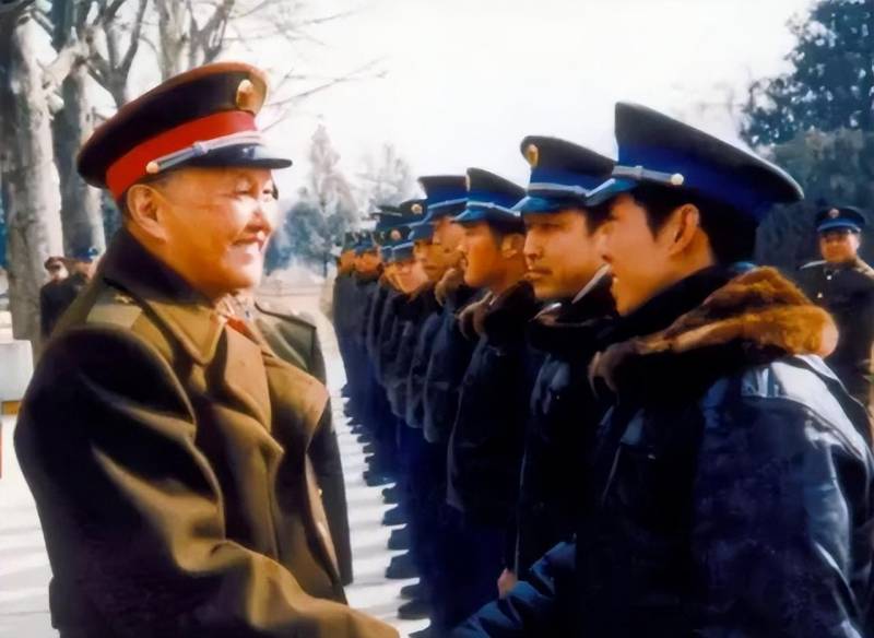 1986年，上將訪美，美軍司令質疑，學歷幾何？