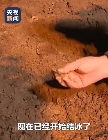 震后砂涌惊人，青海两村20人失联，3米高泥浪冲击