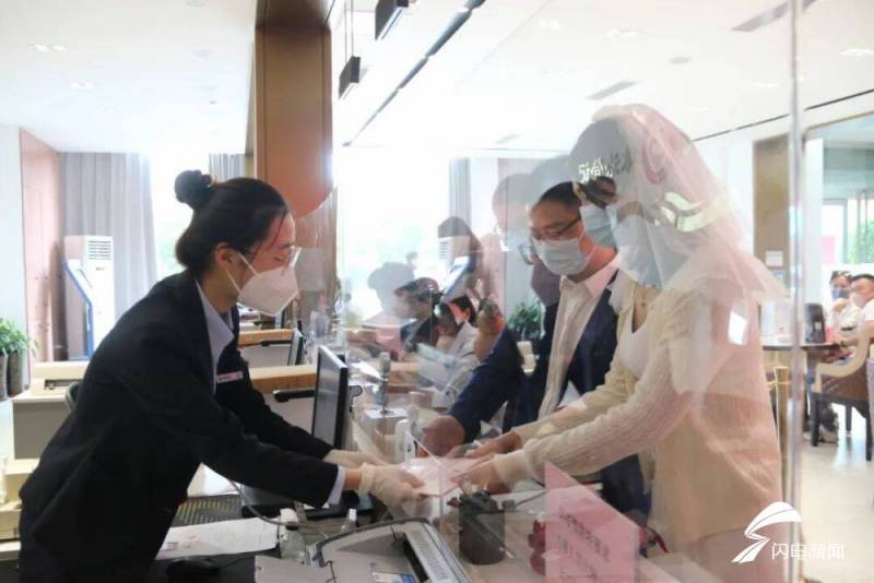 济南民政局迎来结婚登记小热潮——甜蜜“520”，爱在泉城见证