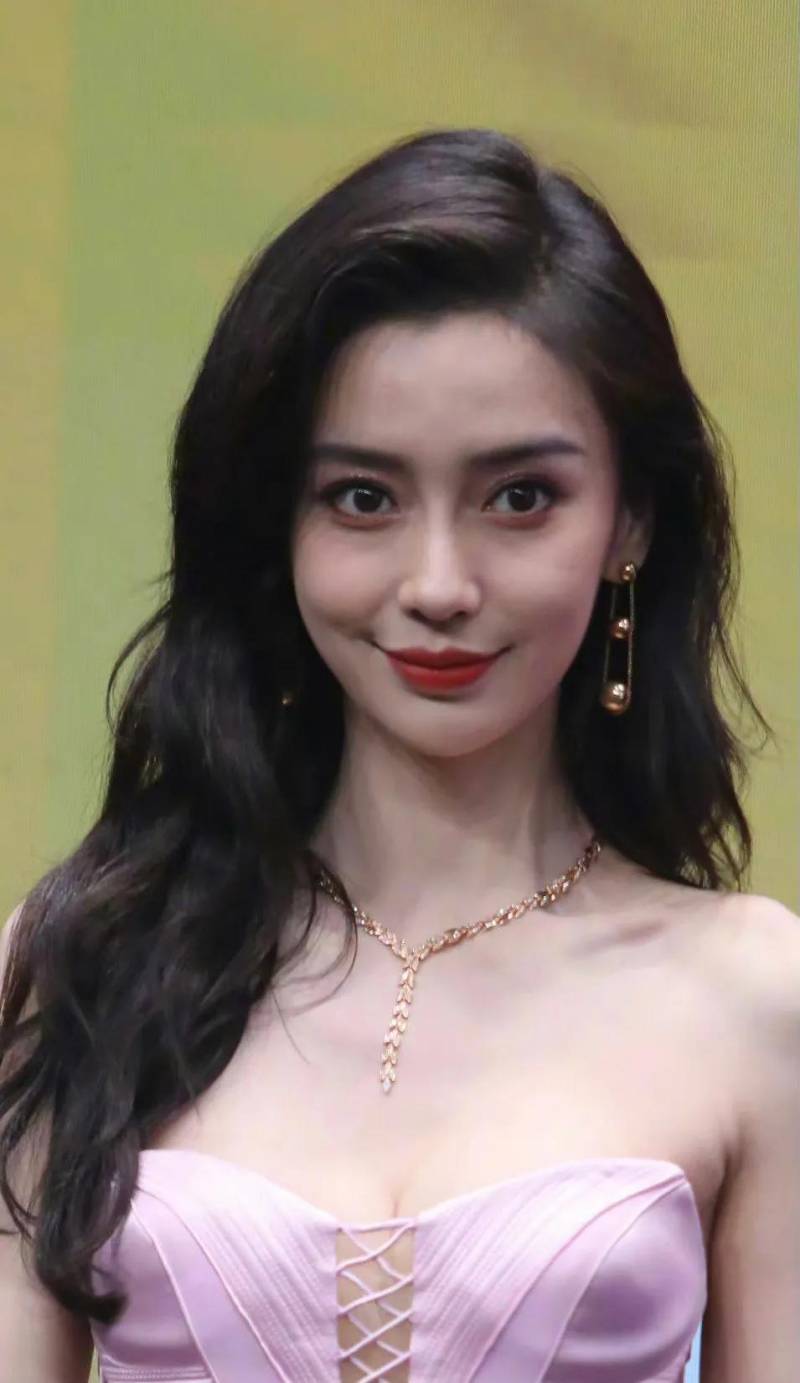 【Angelababy】红毯女神光芒四射，优雅风采一如既往！