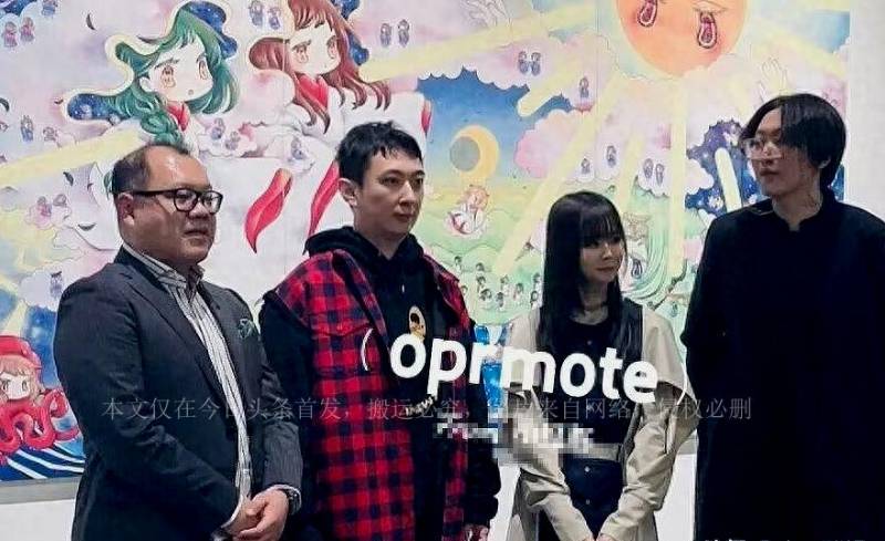 金田凉子微博更新，与王思聪同框艺术展，两人状态对比引关注