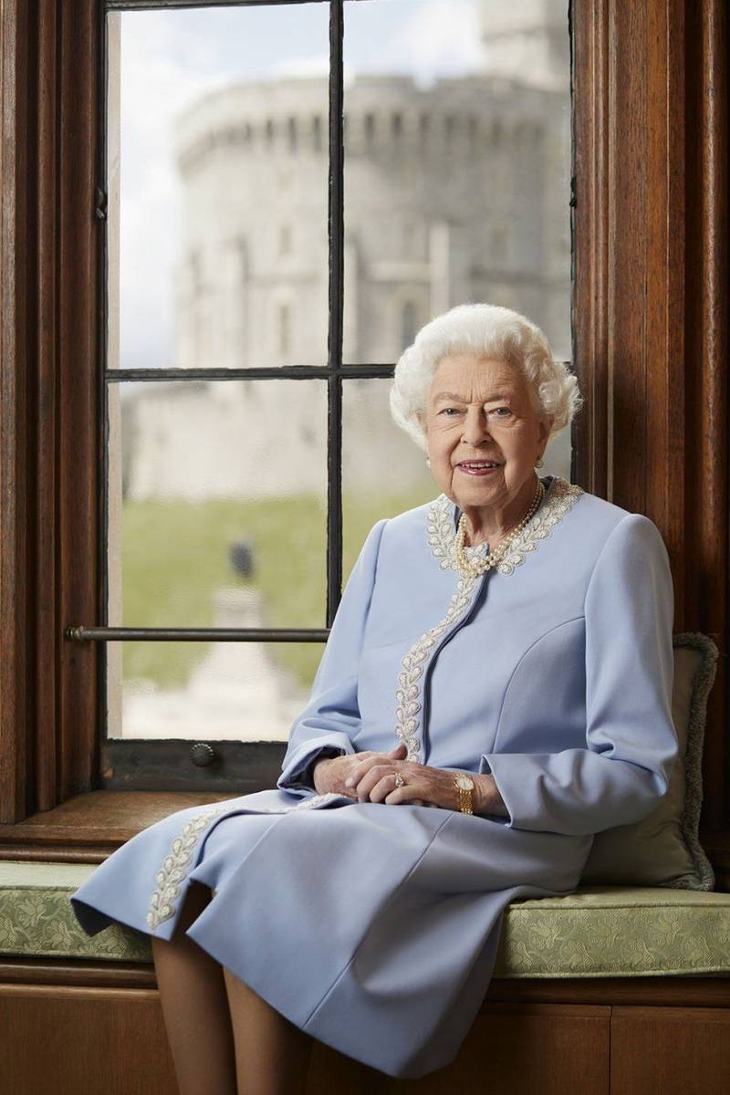 英国女王登基70周年，全国欢庆，路易小王子成焦点