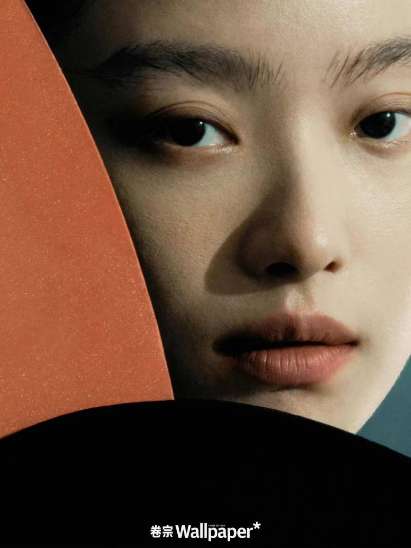 倪妮白鹿邢菲十月封面，慵懒性感交织，犀利精致共融。