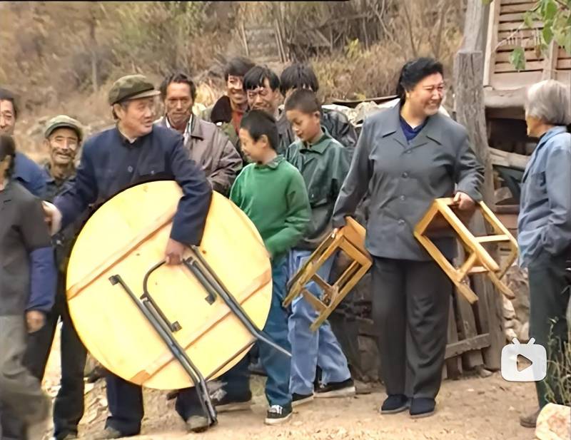 《夜深人不静》主题曲，唤起赵本山经典之作的乡愁情怀