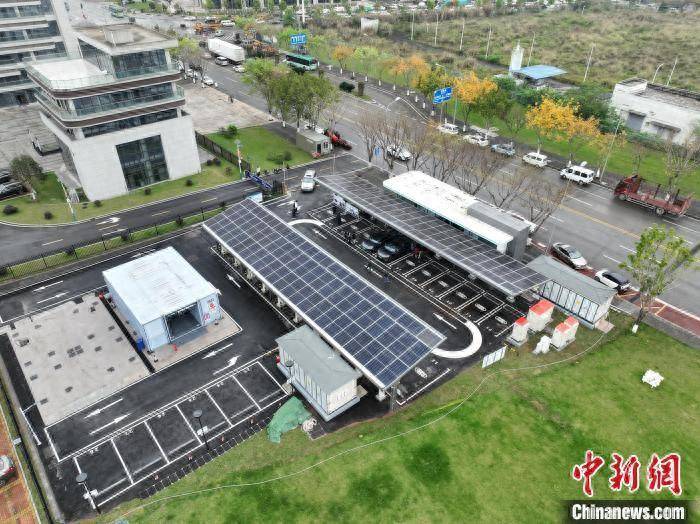 这座超充站，重庆两江新区智能超充示范站启用新篇章