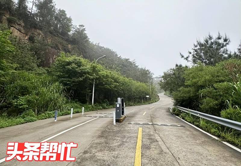 福州马尾区，登山路违规收费道闸顺利拆除！