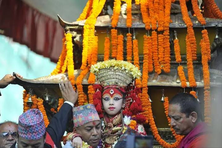 尼泊爾活著的女神庫瑪麗，童年榮光，退位仍受尊崇