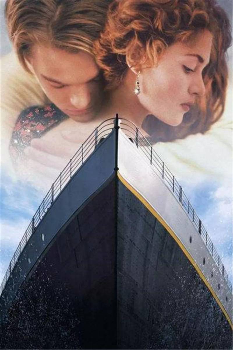 泰坦尼克号杰克露丝船头激吻，永恒爱情的银幕经典