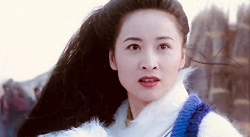 于莉破尺度出演，《香港艳后》 情陷黑道风云，演绎悲情绝恋。