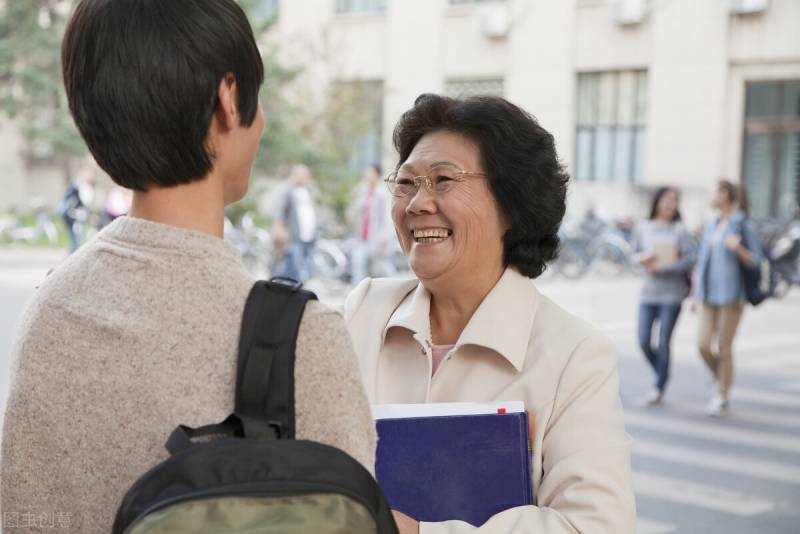 我一眼就知道你是不是我妈妈，默契眼神胜过千言万语