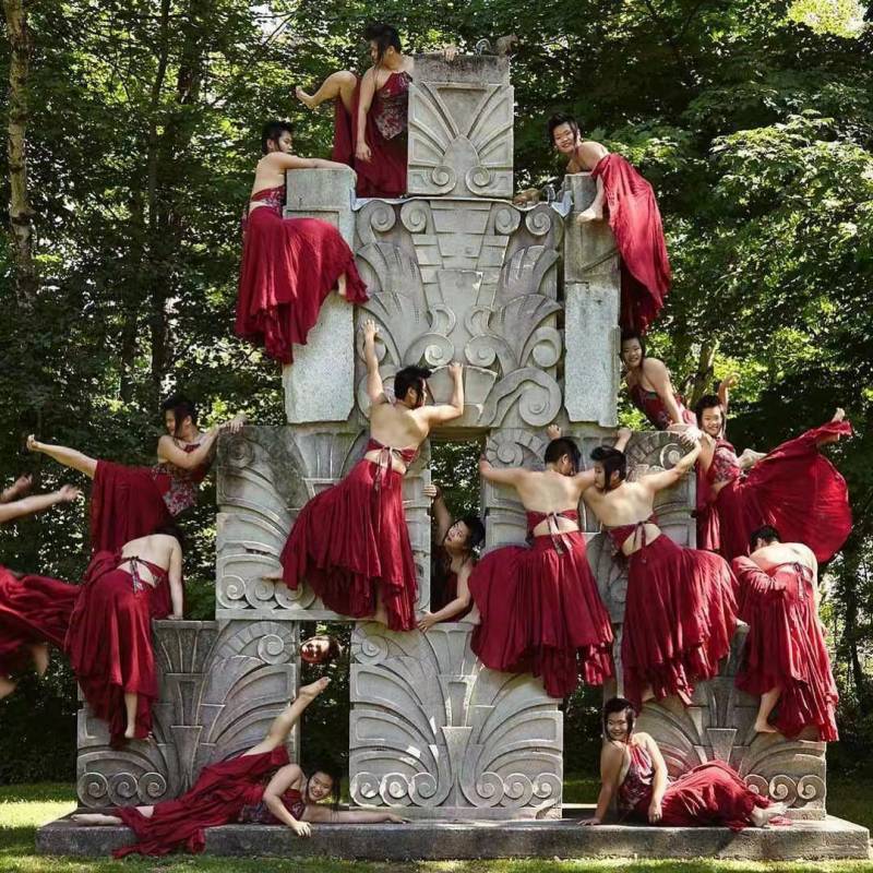 畢淩近照曝光，畢福劍女兒國外生活，獨特造型與健康身材引關注