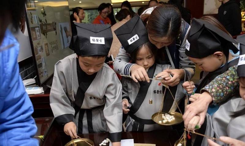 老中医杨志勋名师出高徒，十岁神童诊断精准，医术堪比华佗